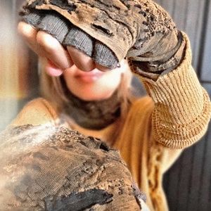 distressed beggar glove sleeves
